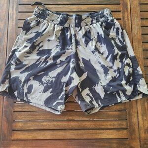 Men's Under Armour UA Elevated Printed Black And Grey Camo Shorts Woven Sz XL